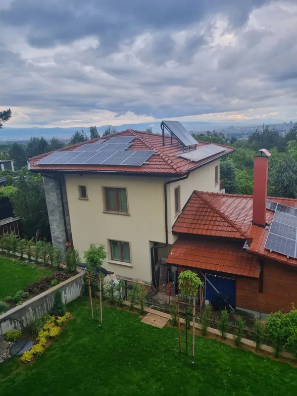 Къща с фотоволтаични панели